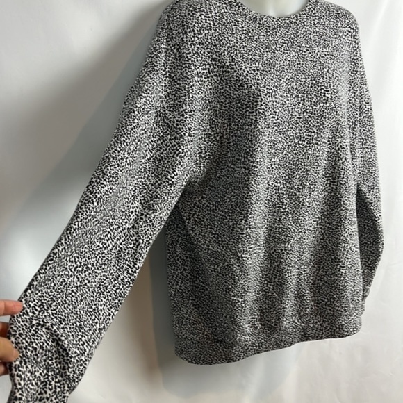 Athleta Studio to Street Animal Cheetah Printed Pullover Sweatshirt Size M - Picture 7 of 10